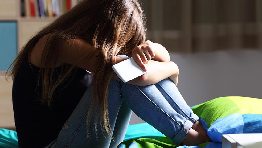 Social media, internet use and suicide attempts in adolescents
